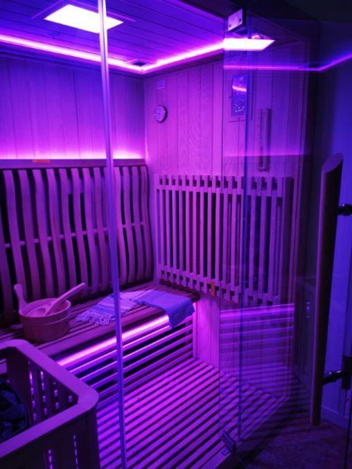 Spabyelleetlui Spa Rouge Ou Bleu Mouscron Exteriör bild
