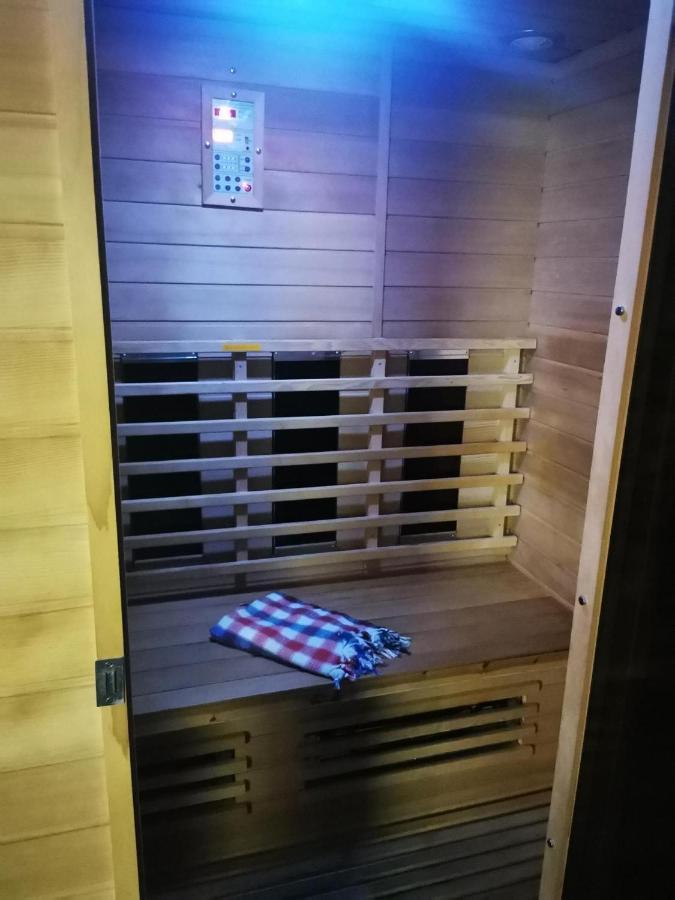 Spabyelleetlui Spa Rouge Ou Bleu Mouscron Exteriör bild