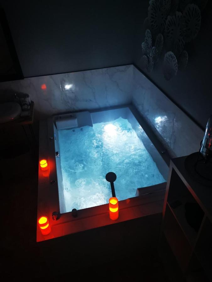 Spabyelleetlui Spa Rouge Ou Bleu Mouscron Exteriör bild