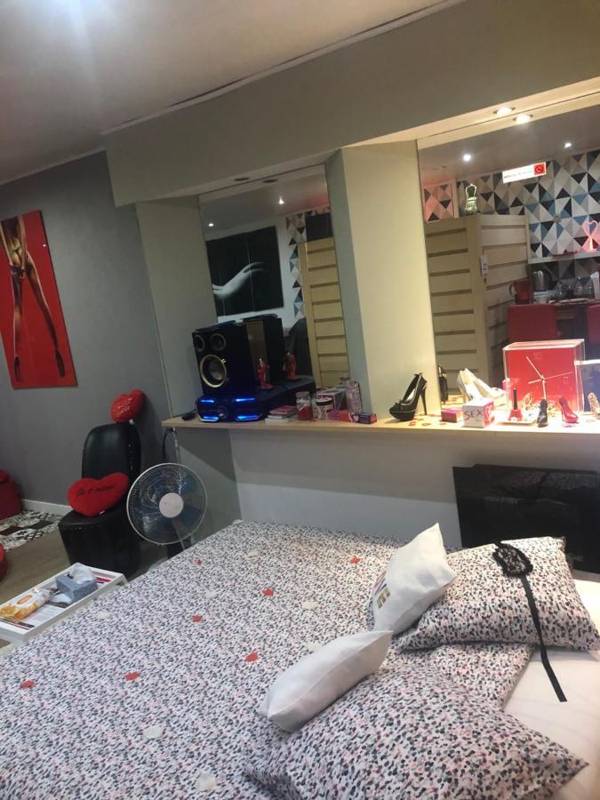 Spabyelleetlui Spa Rouge Ou Bleu Mouscron Exteriör bild