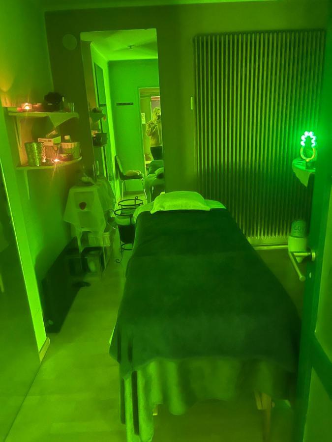 Spabyelleetlui Spa Rouge Ou Bleu Mouscron Exteriör bild