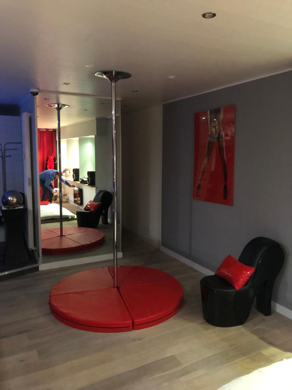 Spabyelleetlui Spa Rouge Ou Bleu Mouscron Exteriör bild