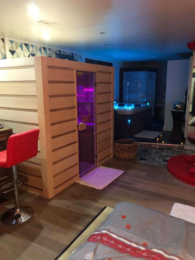 Spabyelleetlui Spa Rouge Ou Bleu Mouscron Exteriör bild