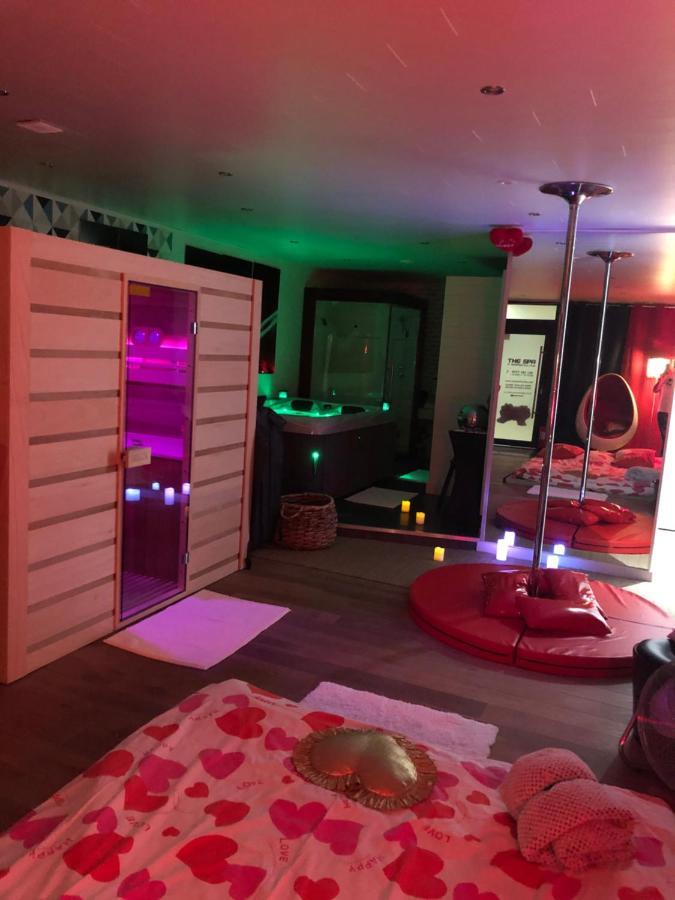 Spabyelleetlui Spa Rouge Ou Bleu Mouscron Exteriör bild